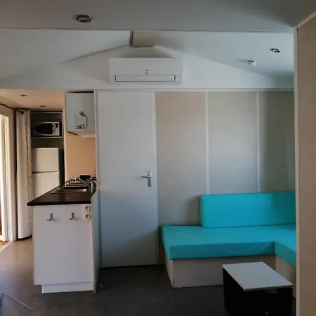 Mobil Home 3 Chambres Climatise Pour 6 Personnes A Hyeres Les Palmiers, Proche Des Plages *