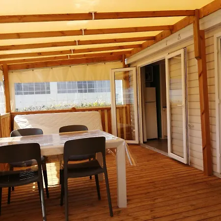 Campingplatz Mobil Home 3 Chambres Climatise Pour 6 Personnes A Hyeres Les Palmiers, Proche Des Plages Hyères