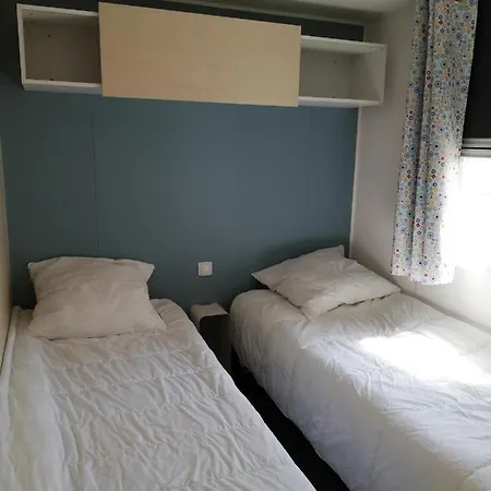 Mobil Home 3 Chambres Climatise Pour 6 Personnes A Hyeres Les Palmiers, Proche Des Plages *
