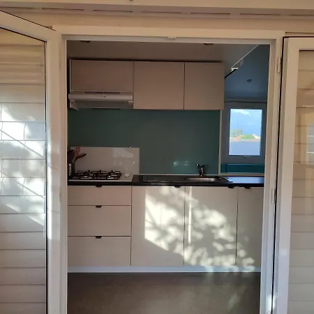 Mobil Home 3 Chambres Climatise Pour 6 Personnes A Hyeres Les Palmiers, Proche Des Plages