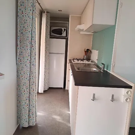 Mobil Home 3 Chambres Climatise Pour 6 Personnes A Hyeres Les Palmiers, Proche Des Plages Campingplatz *