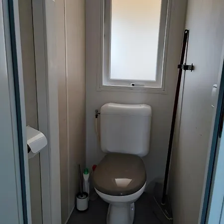 Mobil Home 3 Chambres Climatise Pour 6 Personnes A Hyeres Les Palmiers, Proche Des Plages
