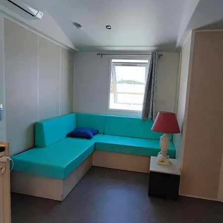 Mobil Home 3 Chambres Climatise Pour 6 Personnes A Hyeres Les Palmiers, Proche Des Plages * Hyères