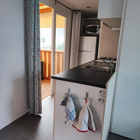 Mobil Home 3 Chambres Climatise Pour 6 Personnes A Hyeres Les Palmiers, Proche Des Plages Campingplatz Hyères
